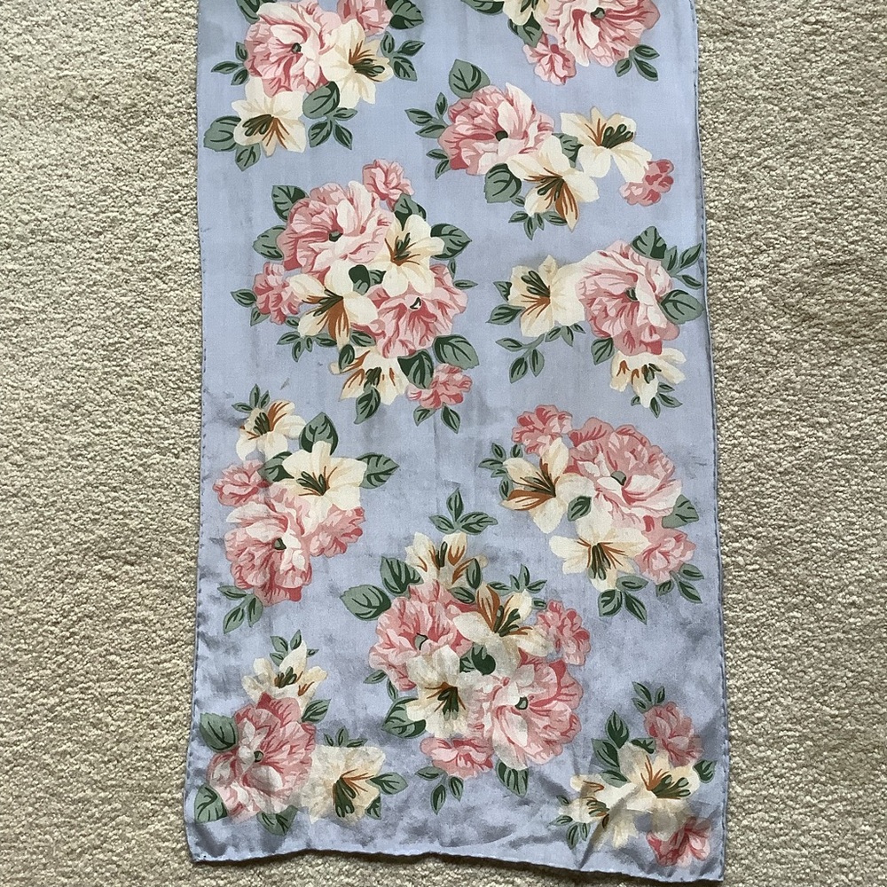 Floral Patterned Rectangular Scarf - Picture 6 of 11